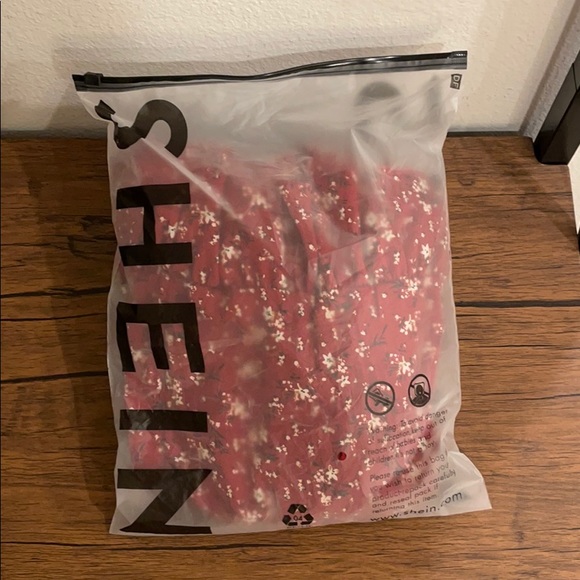 🚫SOLD🚫 Ditsy Floral Shirred Layered Ruffle Dress - Picture 8 of 8